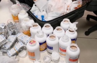 Antalya Havalimanı'nda vitamin kutularından...