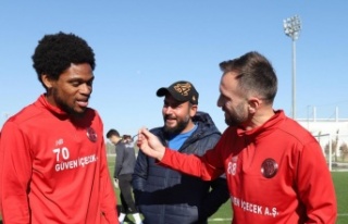 Antalyaspor’da yıldız futbolcu Luiz Adriano’ya...