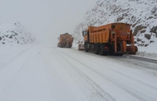 Antalya’ya nisan ayında kar yağdı