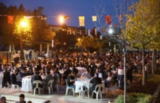 Başkan Böcek, belediye personeli ile iftarda buluştu