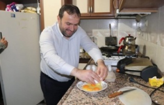 Başkan Özkan, sahurunu ALKÜ'lü öğrencilerle...