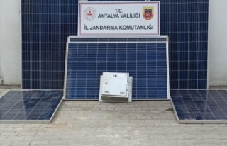 Güneş paneli hırsızları yakalandı