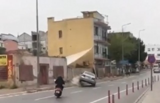 Kaldırımda son bulan 3 saniyelik drift, sosyal medyayı...