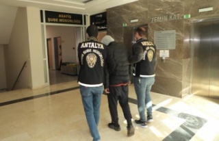 Kasten öldürme suçundan aranan 'Timsah'...