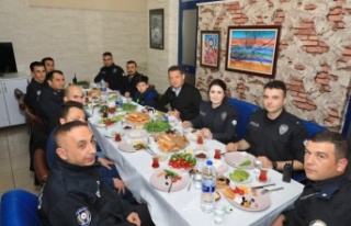 Kaymakam Ürkmezer polislerle sahur yaptı