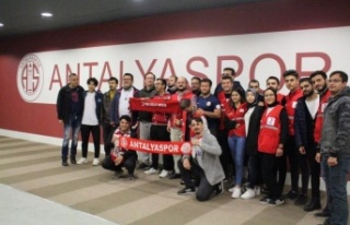 Kızılay gönüllüleri, Antalyaspor maçını görme...