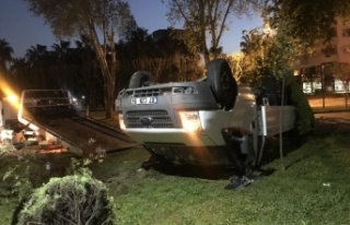 Kontrolden çıkan kamyonet takla attı: 4 yaralı