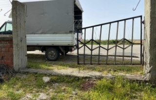 Mezarlığın demir kapısı çalındı