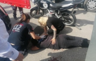 Motosiklet ile kamyonet çarpıştı: 2 yaralı