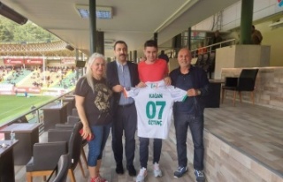 Protokol tribününde otizm farkındalığı