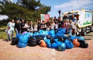 Rus ve Ukraynalı vatandaşlar el ele çöp topladı