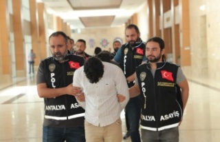 Sahte polis kimliği ile 56 bin dolar dolandıran...