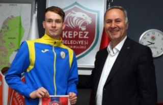 Savaştan kaçan Ukraynalı yüzücünün sponsoru...