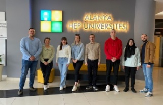 Turizm  öğrencileri, uluslararası kongrelerde...