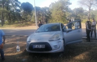 Virajı alamayan otomobil motosiklete çarptı: 1...