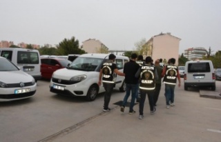 Yabancı uyruklu şahısların aracını "polis"...