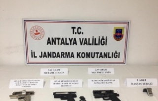 Yakalama kararı bulunan şüpheli jandarmaya takıldı