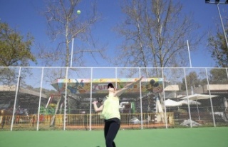Yenilenen tenis kortları açıldı