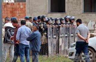 Yıkım ekibi davul zurnayla karşılandı, iş ciddiye...
