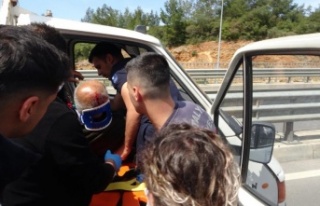 Yolun acemisi olan sürücü karar veremeyince kazaya...