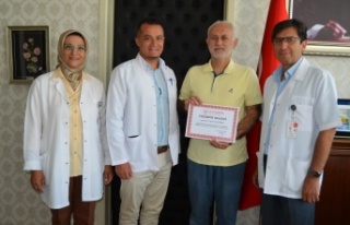 30 yıl hastaneye emek veren hekime teşekkür plaketi