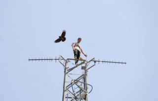 50 metre yüksekteki intihar teşebbüsü yavalarını...