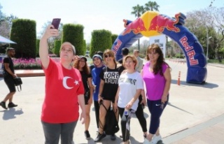 Akdeniz Üniversitesi'nde bin 919 metrelik parkurda...