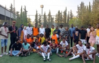 Akdenizli Afrikalılar futbol turnuvasında ter döktü