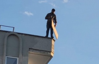 Alanya'da intihar için çatıya çıktı