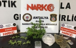 Alanya’da ev ve araçta uyuşturucu madde ele geçirildi