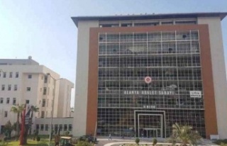 Alanya’da iş yerine girerek klimalara ait boruları...