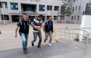 Alıcı kılığına giren polisler, cezaevinden izinli...