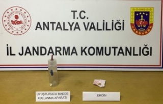 Antalya'da uyuşturucu ticareti:3 gözaltı