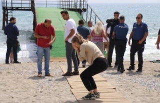 Alanya'da denize giren Norveç uyruklu turist...