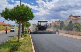 Döşemealtı Belediyesi, ilçeyi modern yollara kavuşturuyor