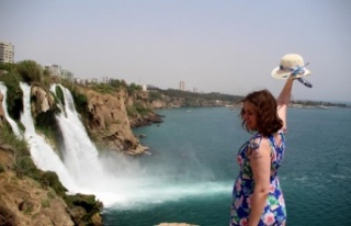 Düden Şelalesi'nde Ramazan Bayramı yoğunluğu