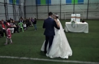 Kır düğünü hayali kuran çifte halı saha şoku