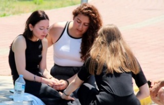 Otomobiller çarpıştı, öğretim üyesi ve öğrenci...