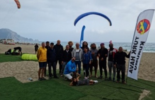 THK'dan Alanya'daki yamaç paraşütçülerine...