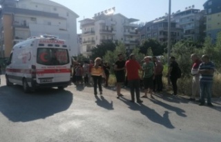 Ticari taksi motosiklete çarptı: 1 yaralı