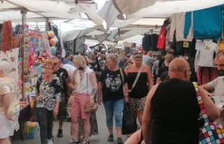 Tur firmaları semt pazarına turist taşıdı