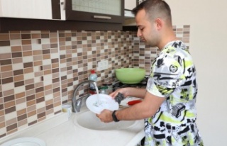 Üniversite öğrencileri evlerinde aylık 5 ton suyu...