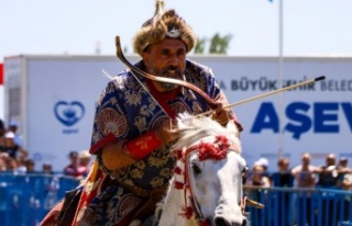 Yörük Türkmen festivalinde savaş oyunları nefes...
