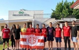 Yüzme şampiyonasına Antalyaspor damgası