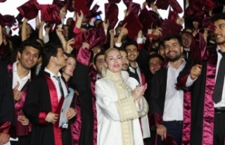 Akdeniz Üniversitesi Tıp Fakültesi’nden 438 hekim...