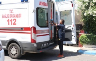 Alanya'da havuz başında ayağı kayan turist...