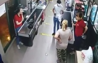 Alanya'da zincir markette silahlı soygun kamerada