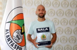 Alanyaspor'da Mayıs ayının en iyisi Efecan...