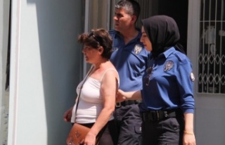 Bir gün önce eşyaları aşağı attığı balkondan...