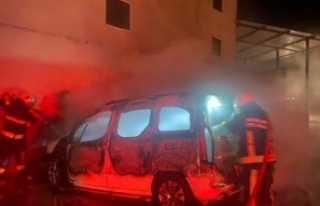 Çıkan yangında araç kullanılamaz hale geldi